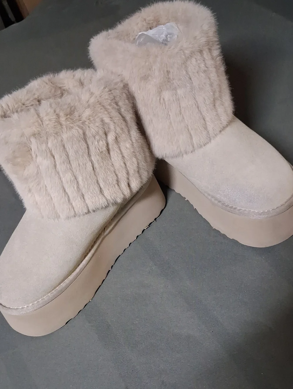 NWOT  Women's Beige Platform Fur Boots